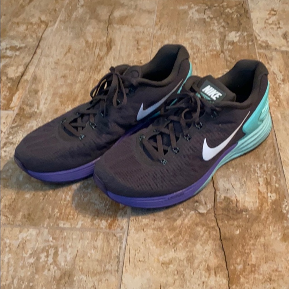 Nike running shoes 10.5